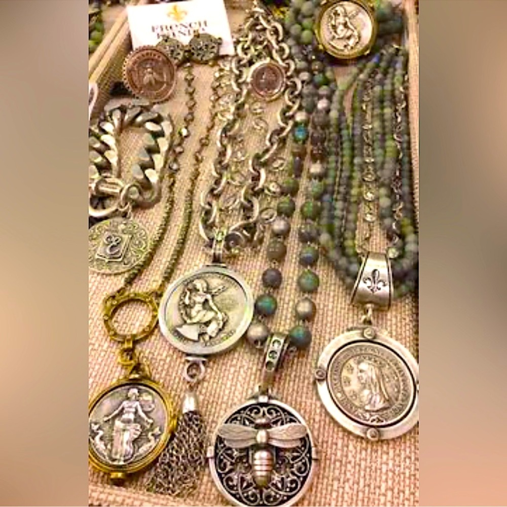 ⚜️3 LB Gold Silver tone Jewelry Extravaganza Lot| Vintage Mod Statement Bulk ⚜️ - Picture 2 of 8